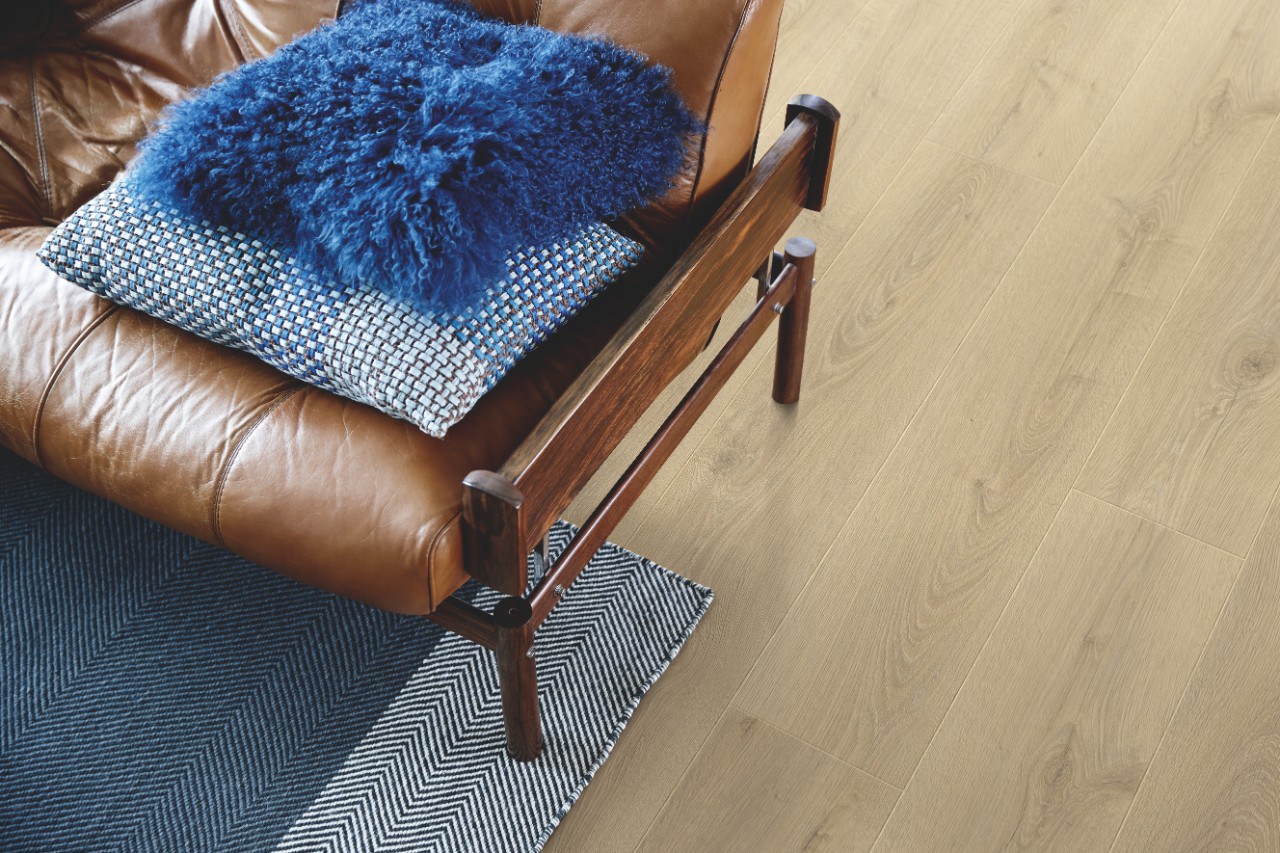 Ламинат Pergo Skara Pro 12 Дуб Сити L1250-03868 1380×190×12 фото в интерьере